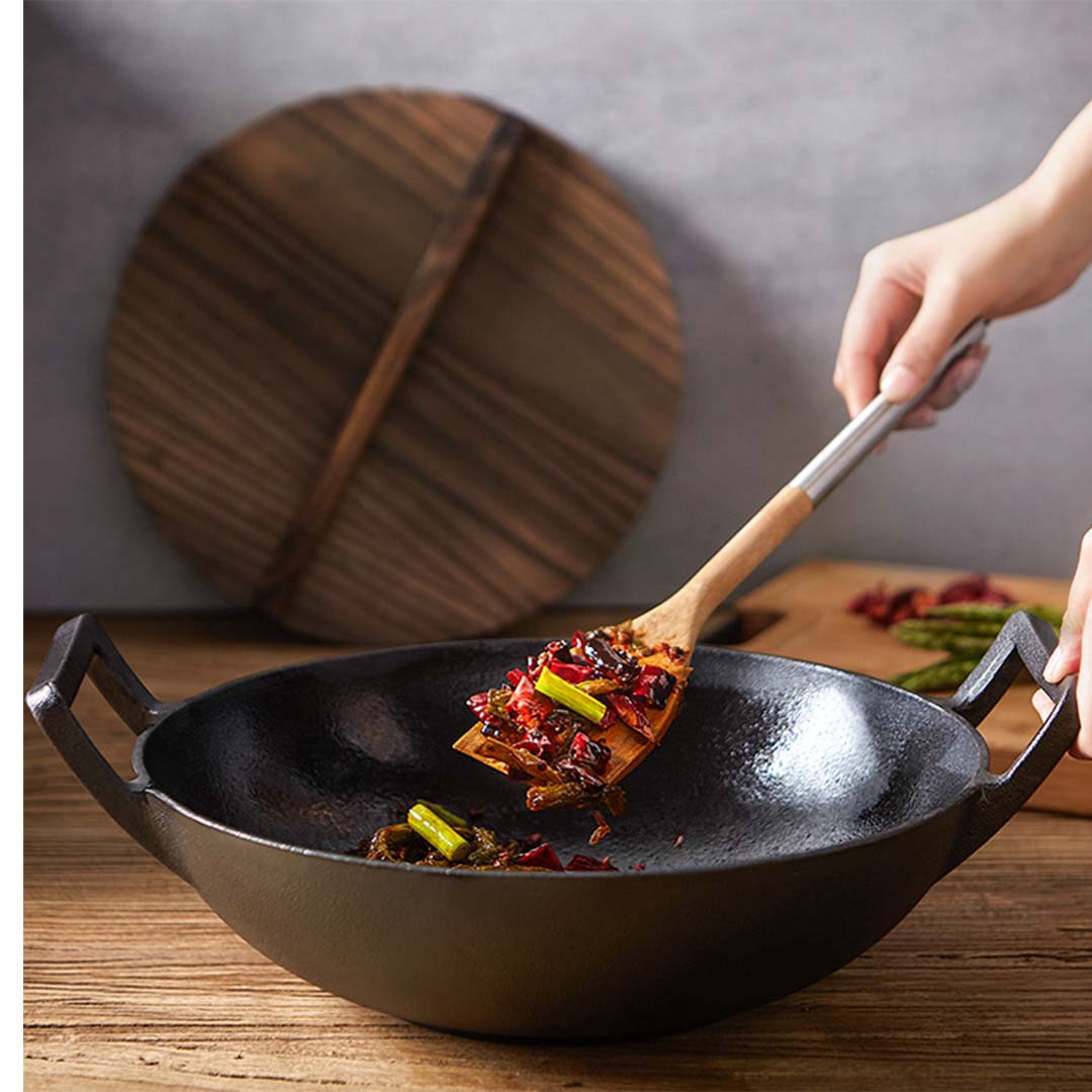 Wok With Wooden Lid