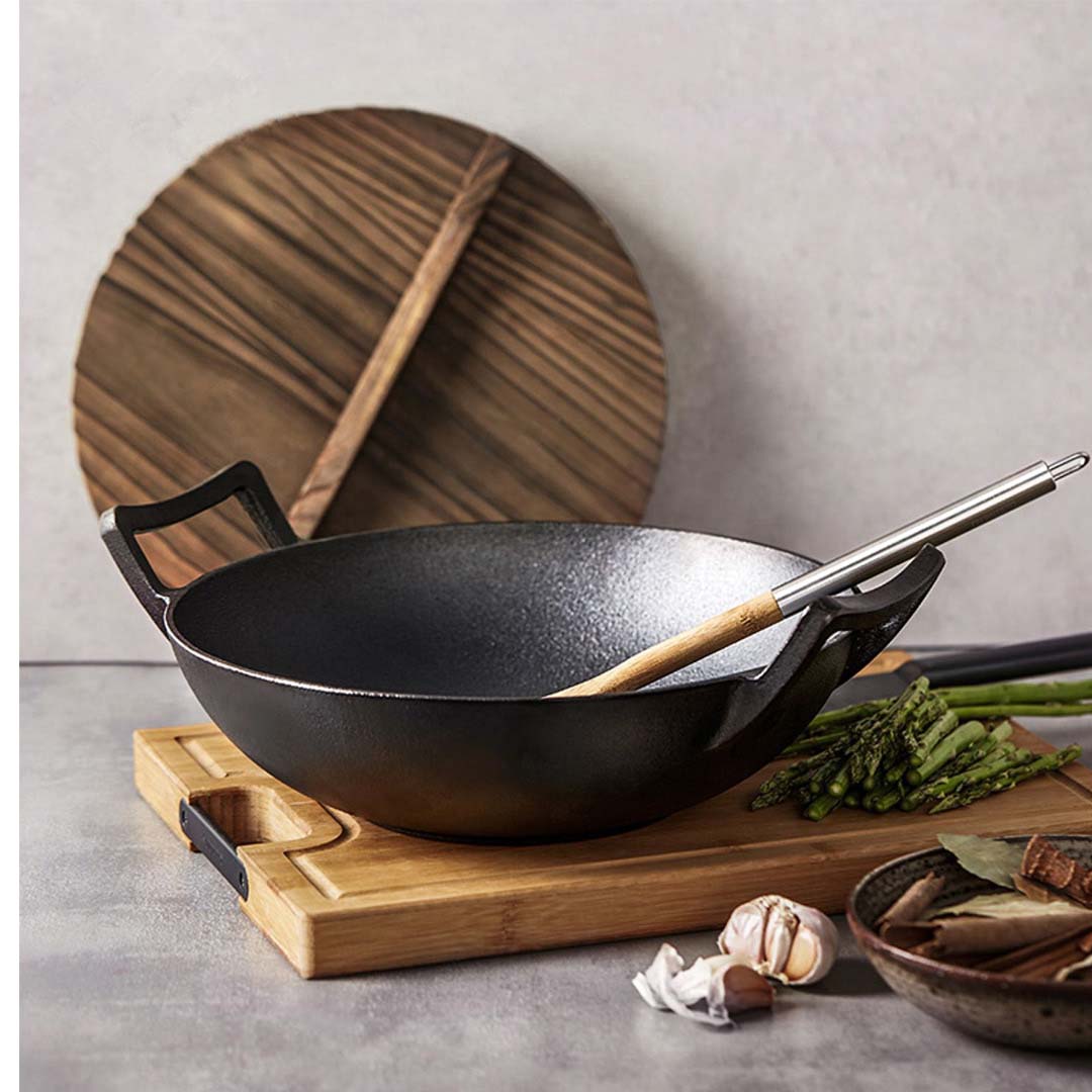 Wok With Wooden Lid